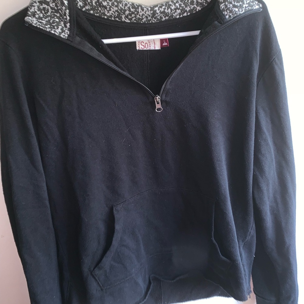 Quarter zip pull over